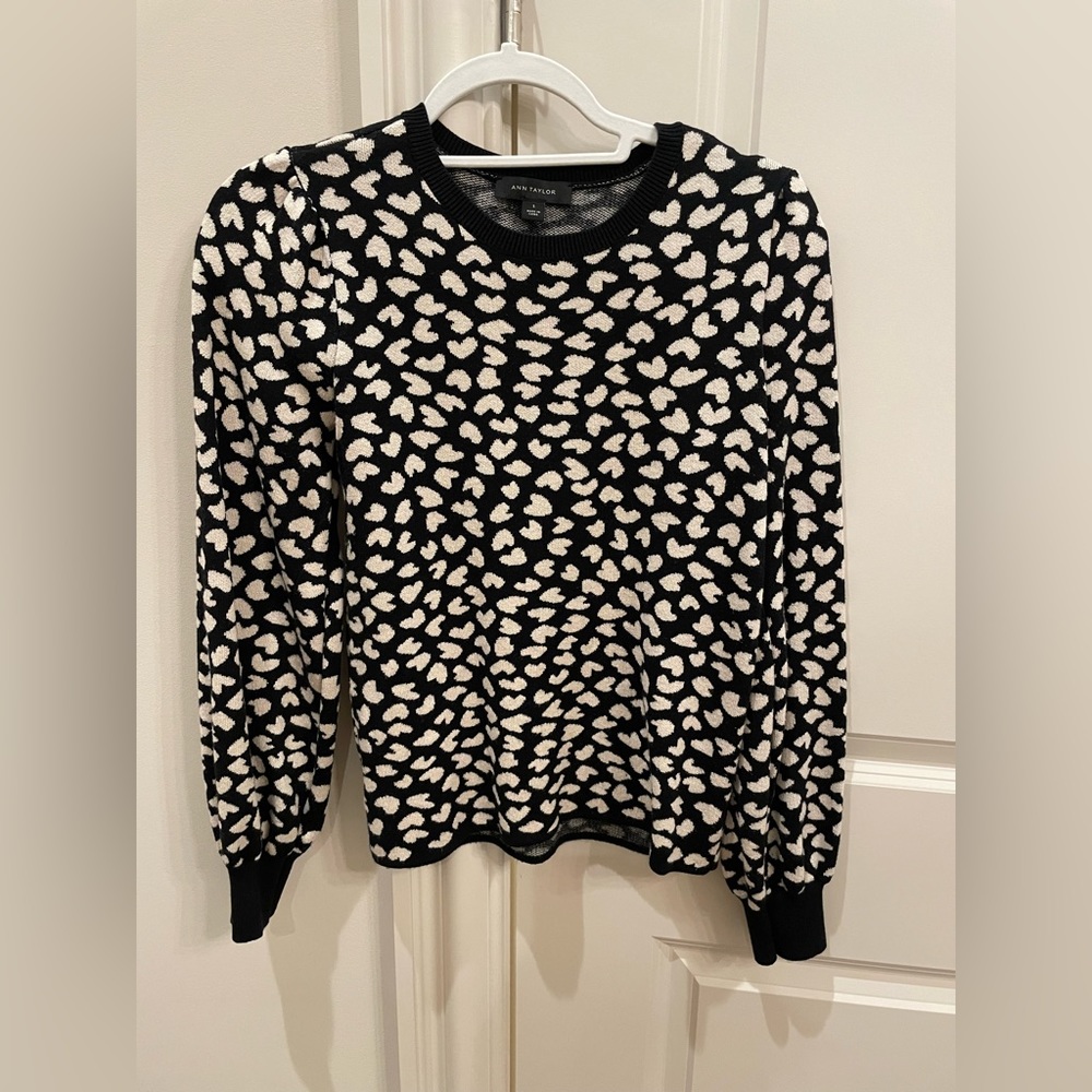 Ann Taylor Black and Ivory Puff Sleeve Heart Sweater Size Small